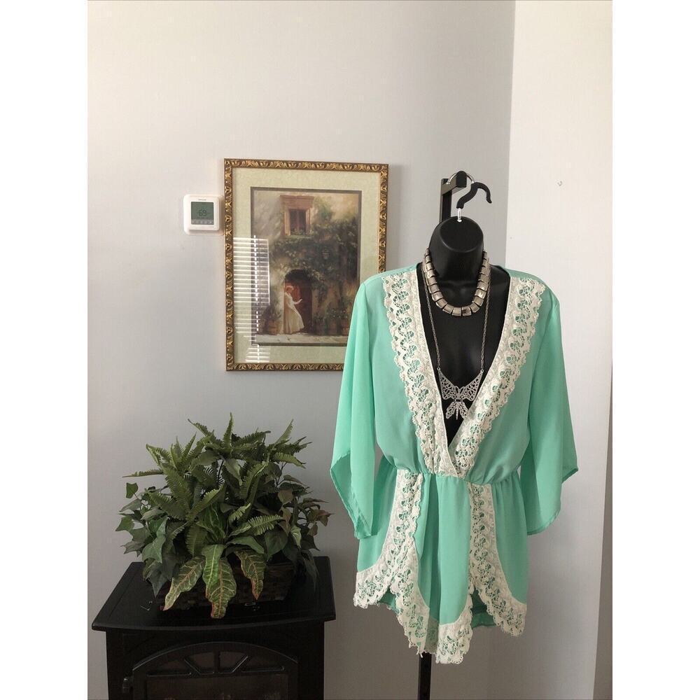 ILLA ILLA Womens M Green White Lace Keyhole Bck Romper Jumper Short Bell Sleeves